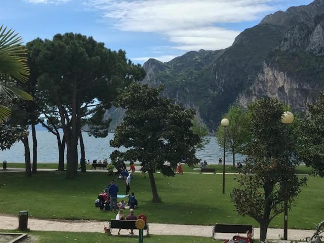Appartement Balcone Sul Lago ريفا ديل غاردا المظهر الخارجي الصورة